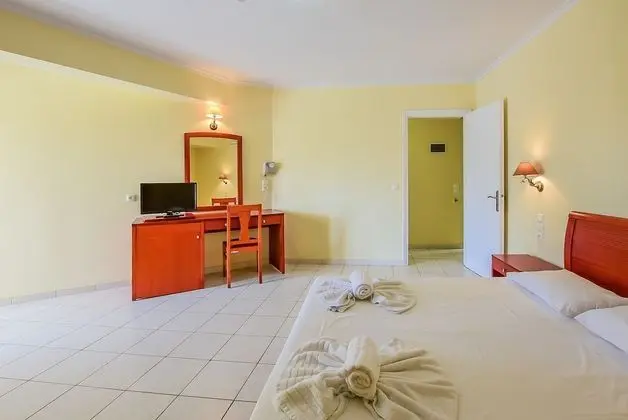Apart Daire, Havuz Manzaralı