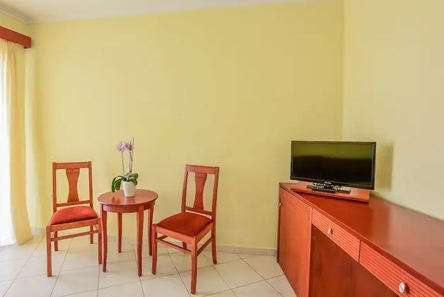 Apart Daire, Havuz Manzaralı