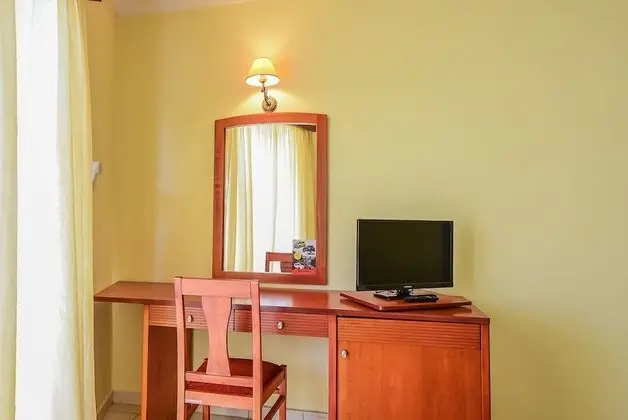 Stüdyo, Havuz Manzaralı