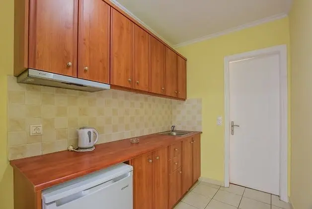 Stüdyo, Havuz Manzaralı