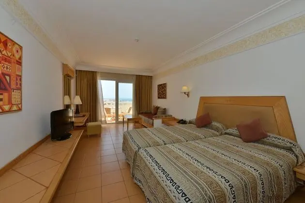 Luxury İki Ayrı Yataklı Oda, Havuz Manzaralı