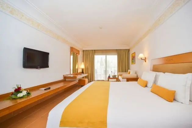 Luxury Tek Kişilik Oda, Havuz Manzaralı