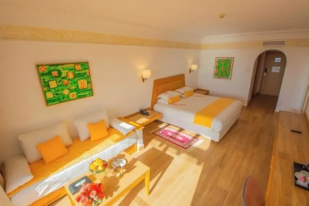 Luxury Tek Kişilik Oda, Havuz Manzaralı