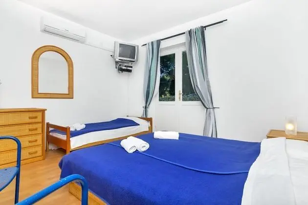 Üç Kişilik Oda, Balkon, Bahçe Manzaralı