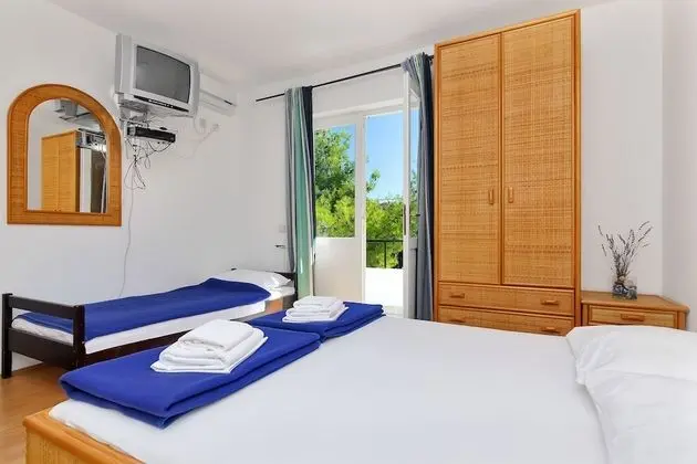 Üç Kişilik Oda, Balkon, Bahçe Manzaralı