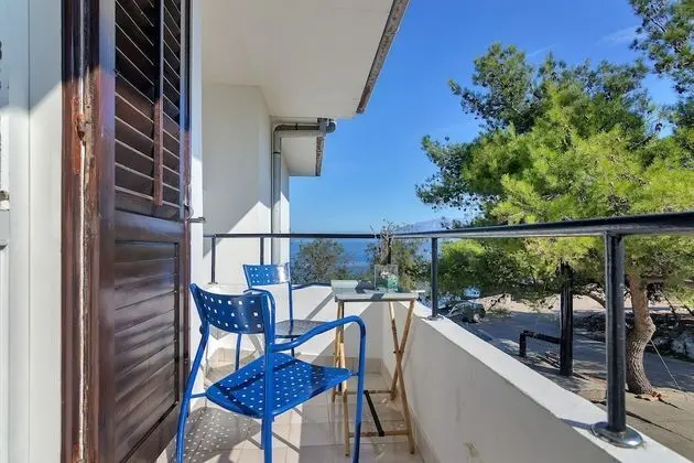 Üç Kişilik Oda, Balkon, Bahçe Manzaralı