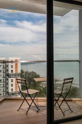 Deluxe Stüdyo, Plaj Kenarı