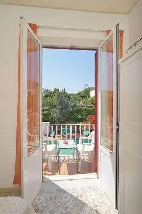 Standard Oda, Balkon, Ek Bina