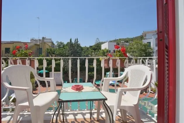 Standard Oda, Balkon, Ek Bina