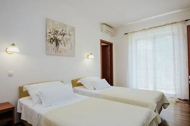 Tek Büyük veya İki Ayrı Yataklı Oda, Balkon