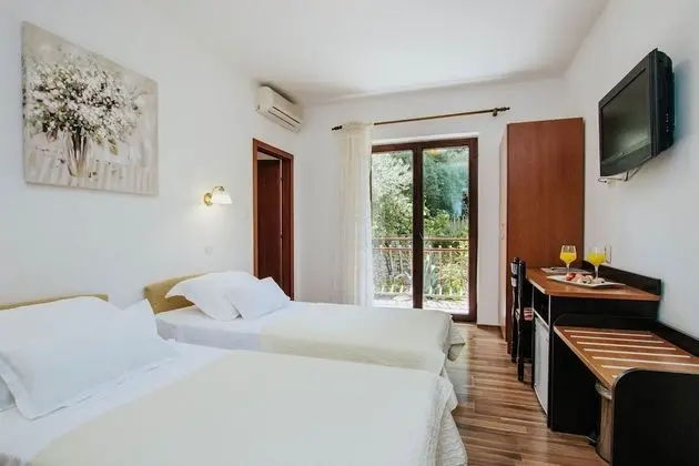 Tek Büyük veya İki Ayrı Yataklı Oda, Balkon