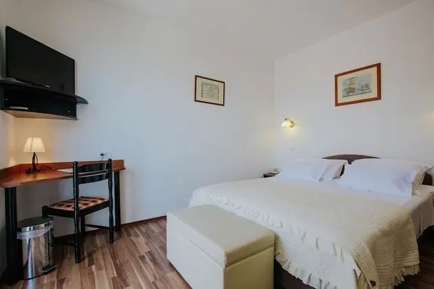 Tek Büyük veya İki Ayrı Yataklı Oda, Balkon