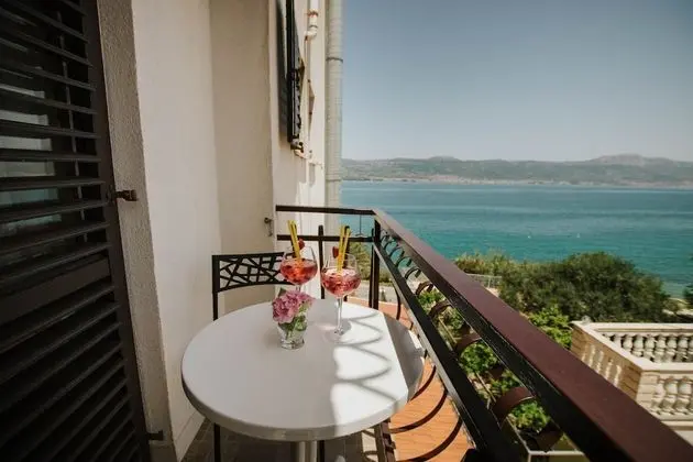 Tek Büyük veya İki Ayrı Yataklı Oda, Balkon