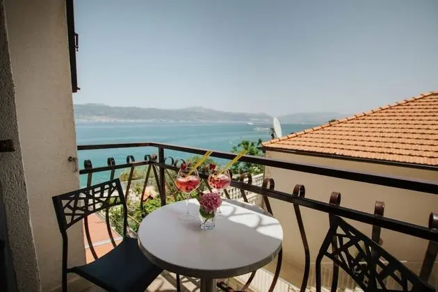 Üç Kişilik Oda, Balkon, Deniz Manzaralı