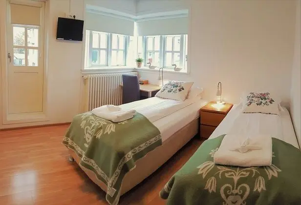 Tek Büyük veya İki Ayrı Yataklı Oda, Ek Bina