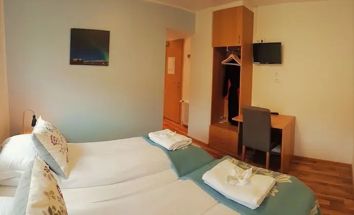 Tek Büyük veya İki Ayrı Yataklı Oda, Ek Bina