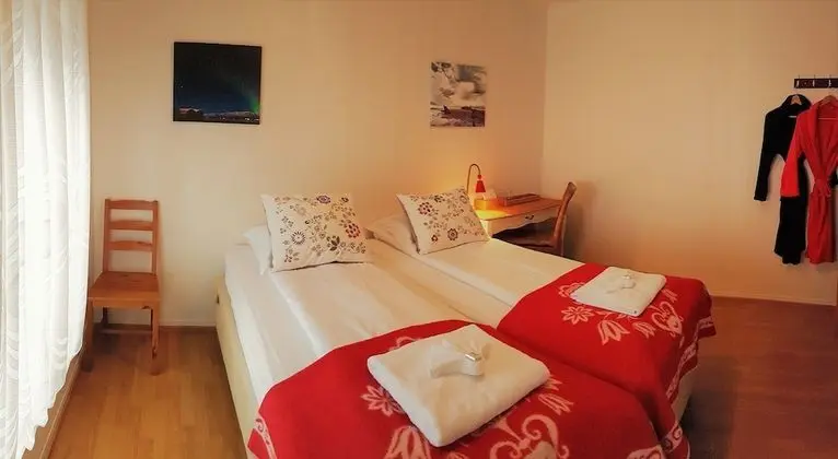 Tek Büyük veya İki Ayrı Yataklı Oda, Ek Bina