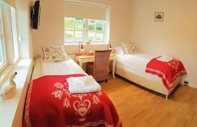 Tek Büyük veya İki Ayrı Yataklı Oda, Ek Bina