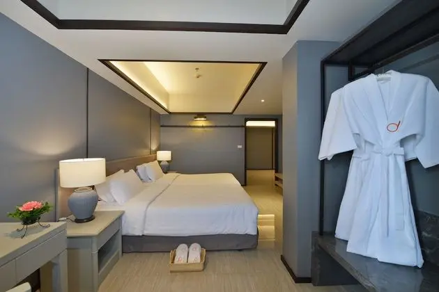 Two Bedrooms Single Suite