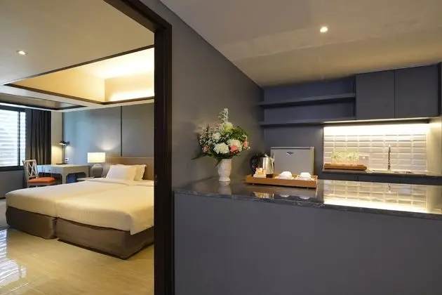 Two Bedrooms Single Suite