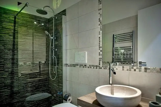 Deluxe Tek Büyük Yataklı Oda (Bell 3)