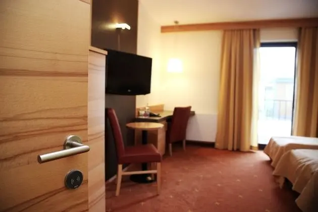 Tek Büyük veya İki Ayrı Yataklı Oda (Haupthaus)