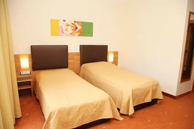 Tek Büyük veya İki Ayrı Yataklı Oda (Haupthaus)