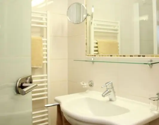 Tek Büyük veya İki Ayrı Yataklı Oda (Haupthaus)