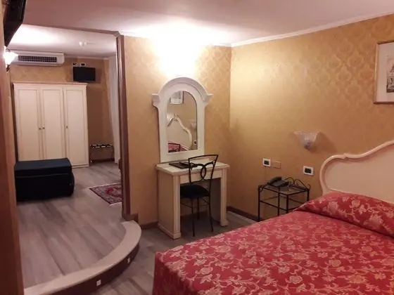 Üç Kişilik Oda
