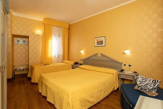 Üç Kişilik Oda, Kanal Manzaralı