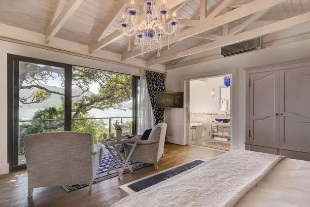 Luxury Island Suites