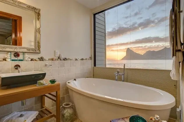 Luxury Oda