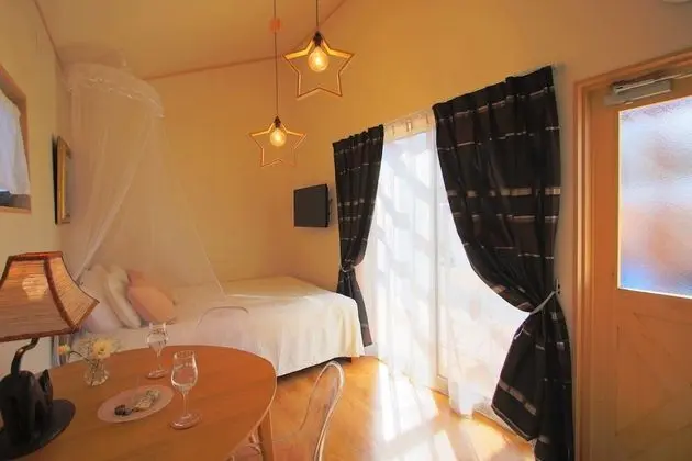 Romantic Kulübe, Birden Çok Yatak, Sigara İçilmez