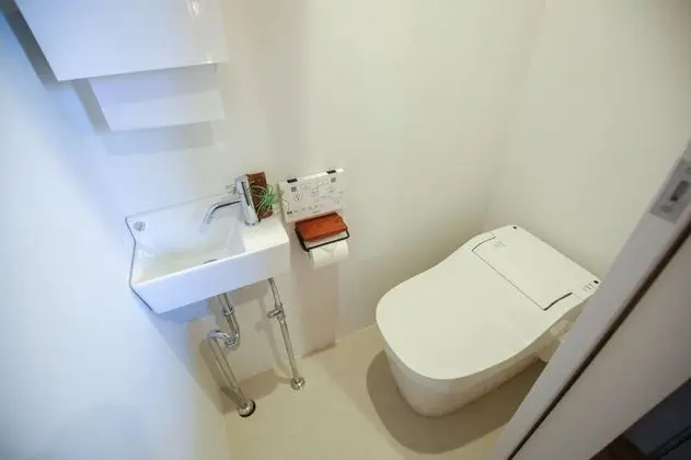 Ev (Tiny, Private Room)