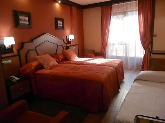 Üç Kişilik Oda