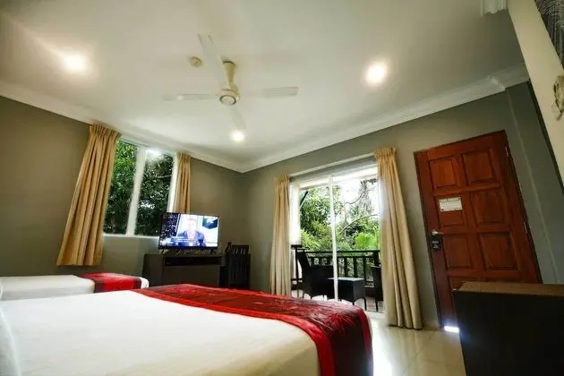 Deluxe Üç Kişilik Oda (with A/C)