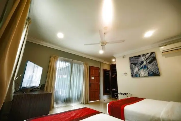 Deluxe Üç Kişilik Oda (with A/C)