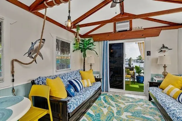 Floating Coconut Cottage Houseboat