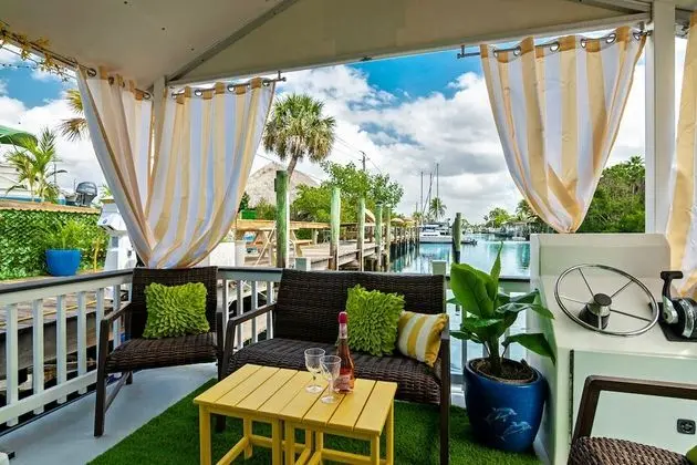 Floating Coconut Cottage Houseboat