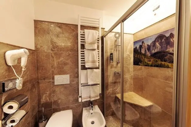 Üç Kişilik Oda, Birden Çok Yatak