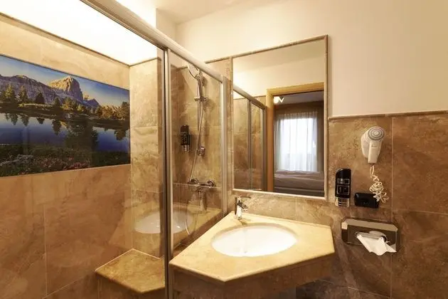 Üç Kişilik Oda, Birden Çok Yatak