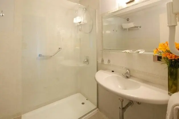 Tek Büyük Yataklı Oda, Göl Manzaralı