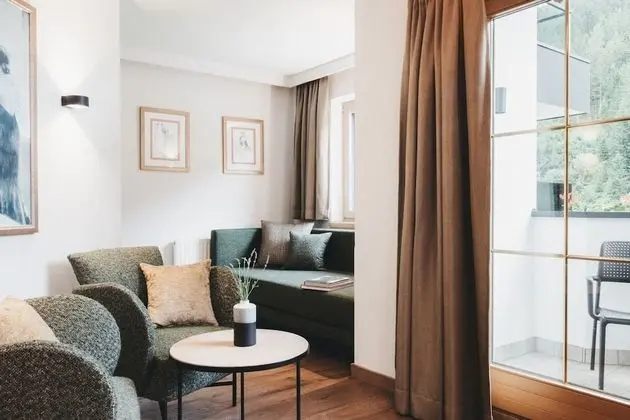 Junior Süit, Küvet, Dağ Manzaralı (Vogelnest)