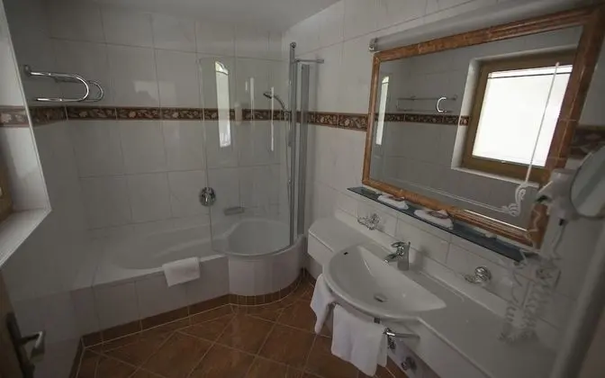 Junior Süit, Küvet, Dağ Manzaralı (Vogelnest)