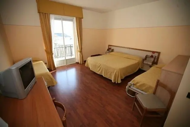 Üç Kişilik Oda