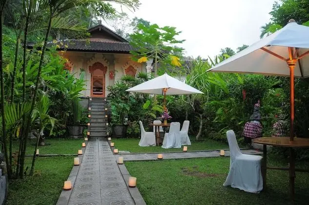 Villa (Villa Raja)