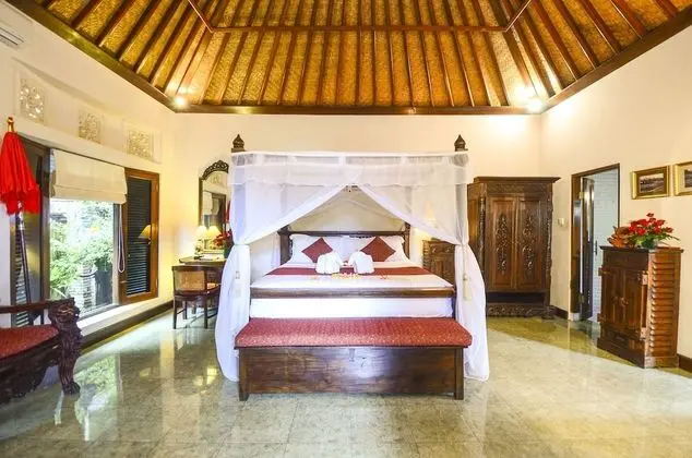 Villa (Villa Raja)