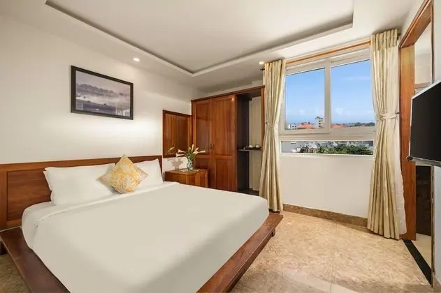 Deluxe Tek Büyük Yataklı Oda, Kısmi Deniz Manzarası