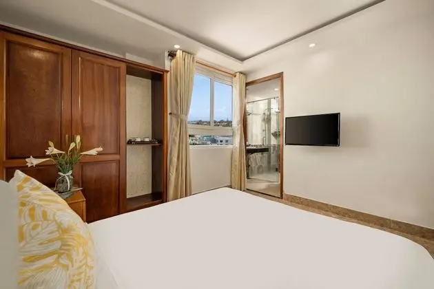 Deluxe Tek Büyük Yataklı Oda, Kısmi Deniz Manzarası