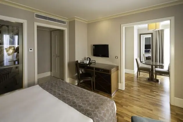 Deluxe Tek Büyük Yataklı Oda
